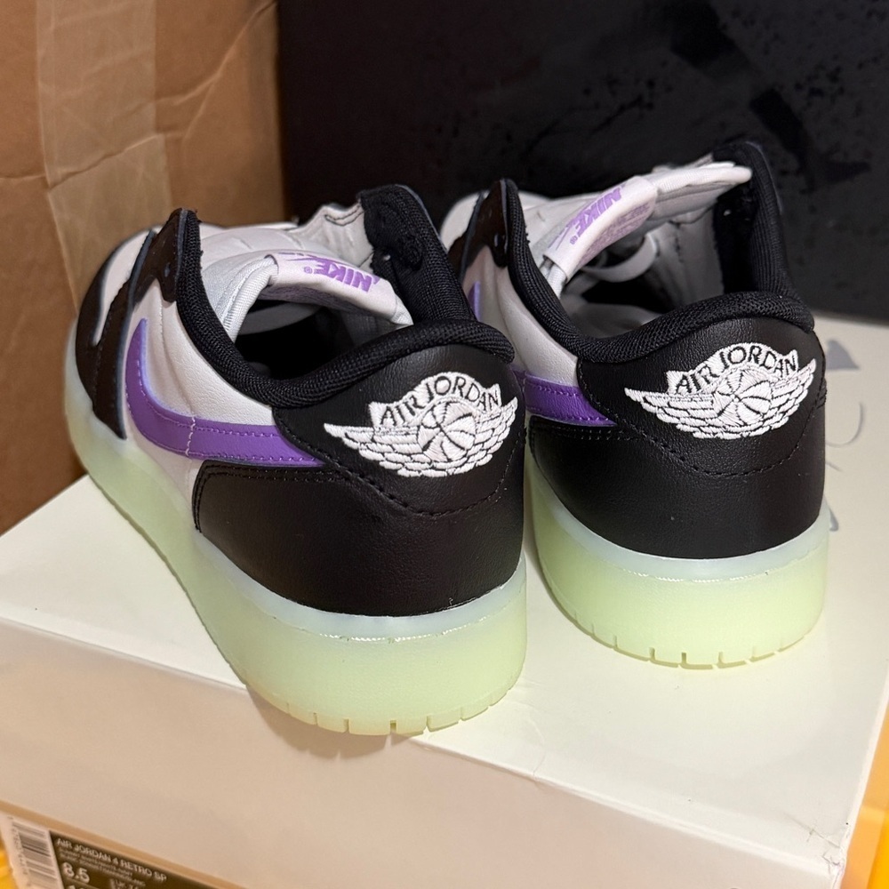 Jordan 1 retro og low
Gs ‘black raspberry ‘
Brand new - Picture 9 of 15